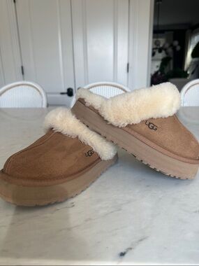 UGG disquette women’s chestnut size 6